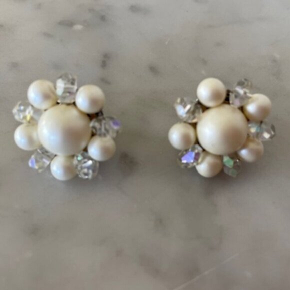JAPAN Stamped Faux Cluster Pearl & Bead Paddle Clip Earrings - Picture 9 of 11